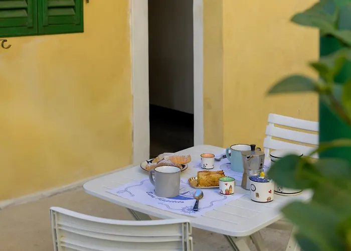 Il Cortile Nel Centro By Interhome Vakantiehuis Follonica